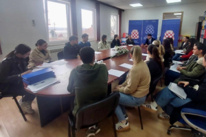 U Grudama potpisani ugovori s polaznicima programa prekvalifikacije medicinskih sestara/tehničara u stomatološke sestre/tehničare